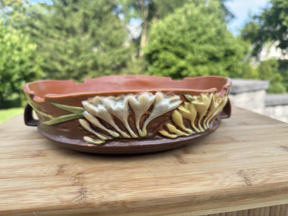 Vintage Roseville Pottery Freesia Brown Handled Console Bowl 467-10